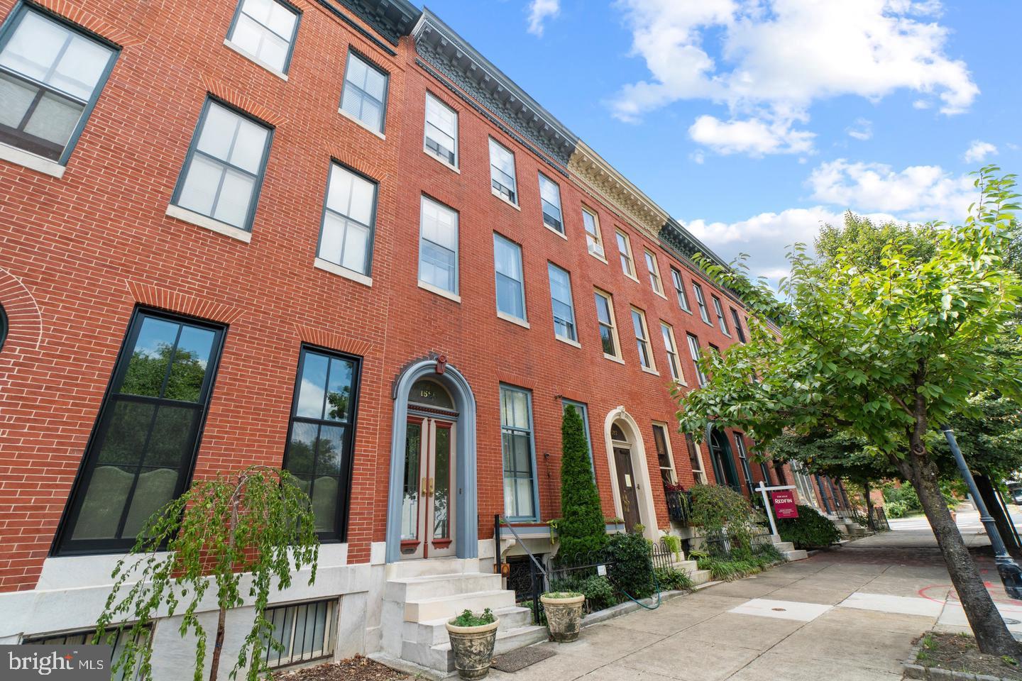 1525 W LOMBARD STREET