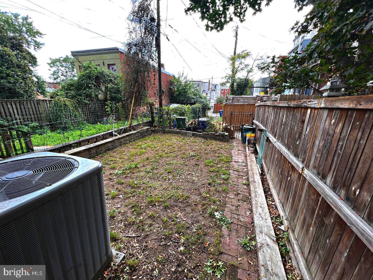 1525 W LOMBARD STREET