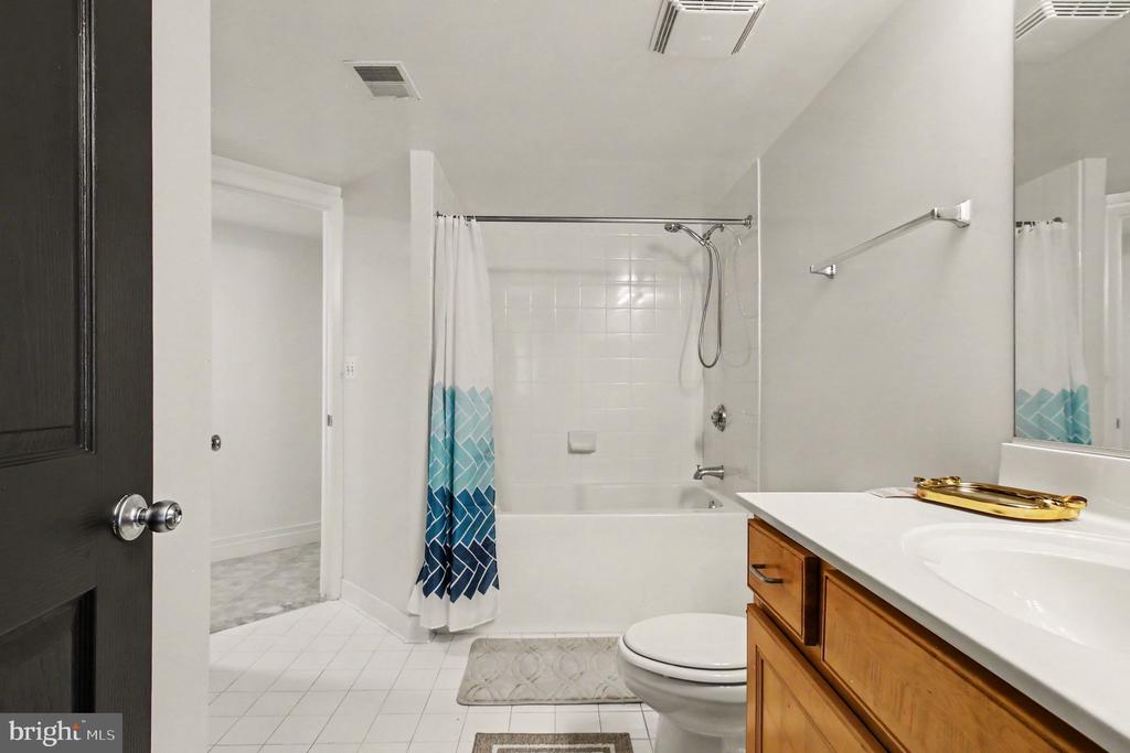 414 WATER STREET Unit: 1705