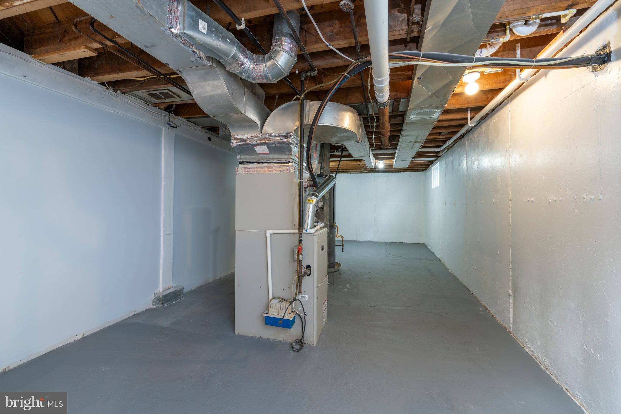 2508 HILLCREST AVENUE