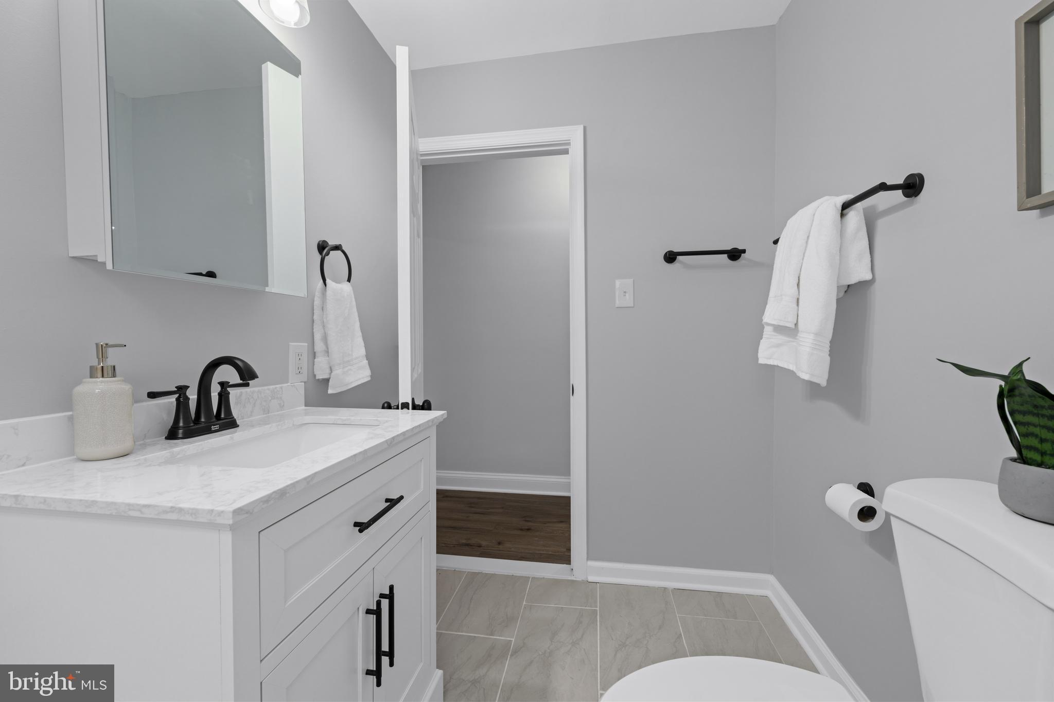 2508 HILLCREST AVENUE