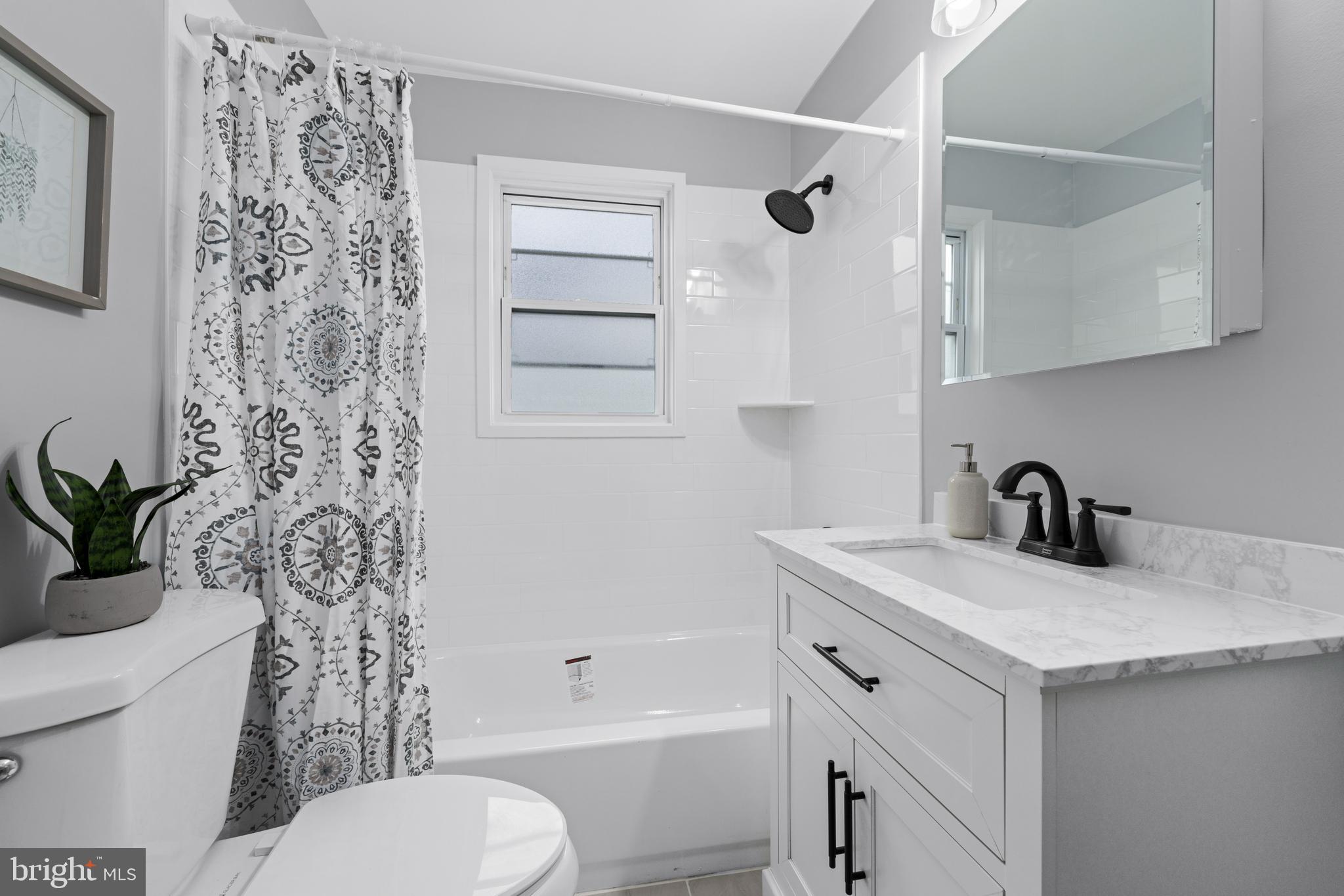 2508 HILLCREST AVENUE