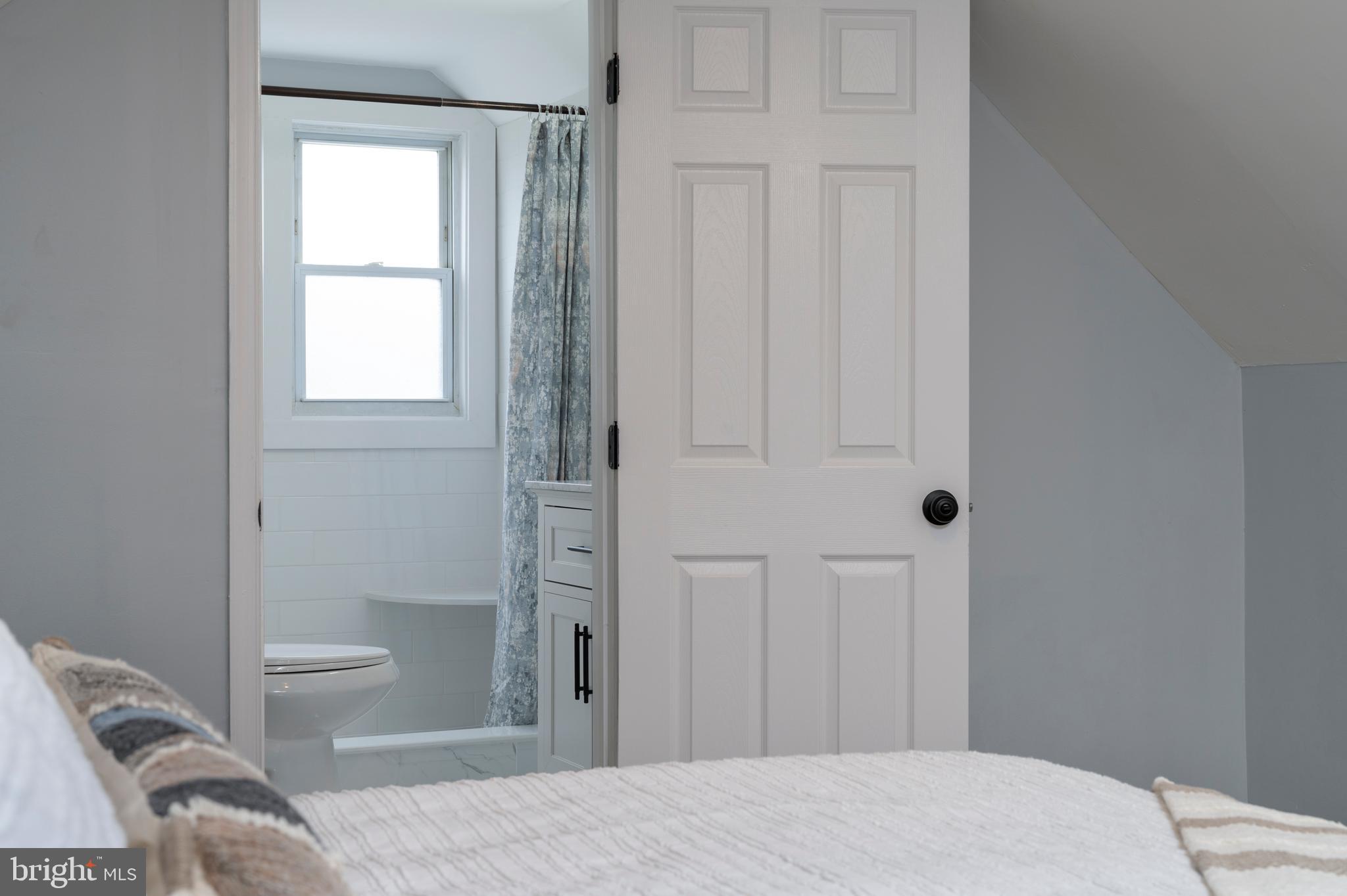 2508 HILLCREST AVENUE