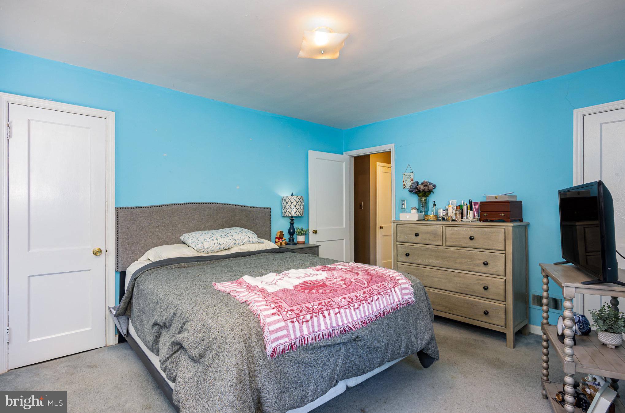 7138 GREENWOOD AVENUE