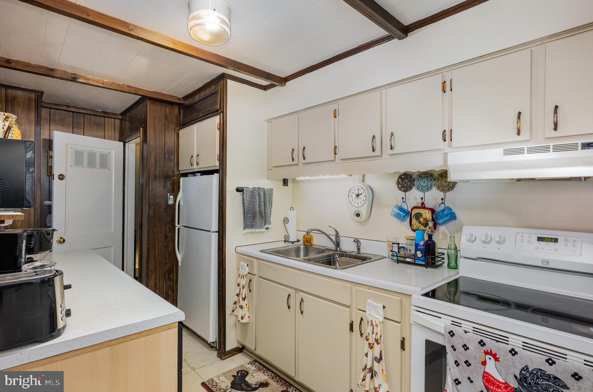 7138 GREENWOOD AVENUE