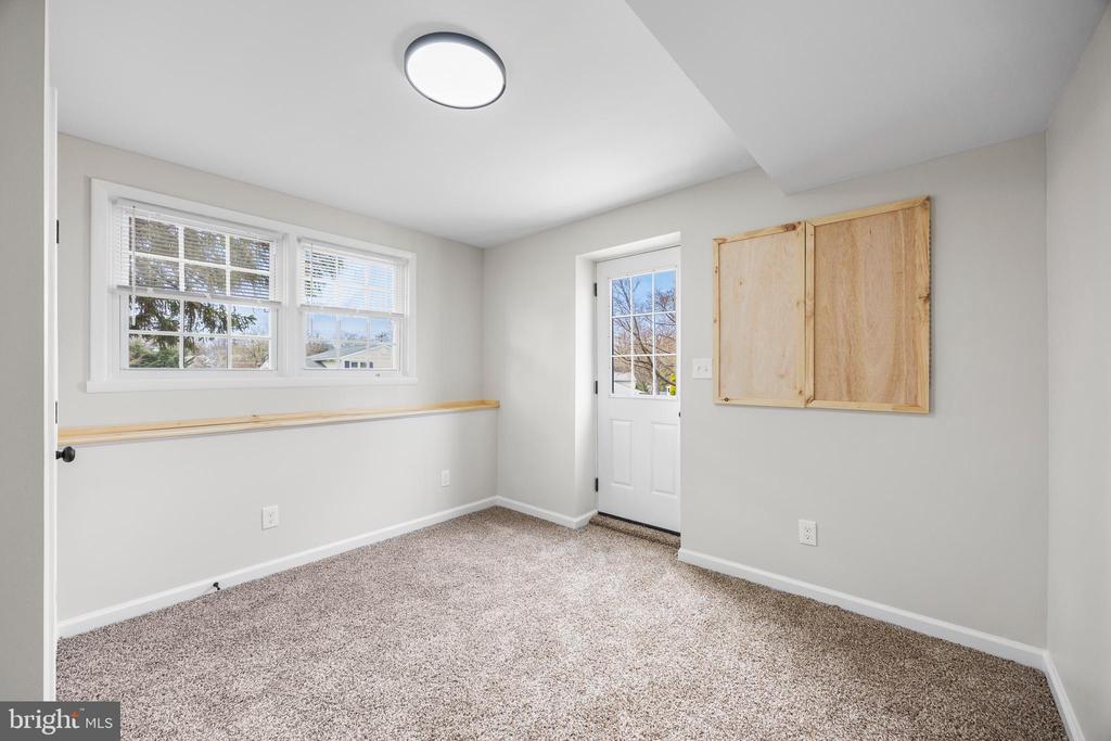 1213 LONGFORD ROAD