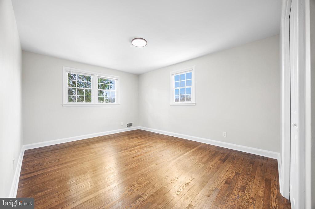 1213 LONGFORD ROAD