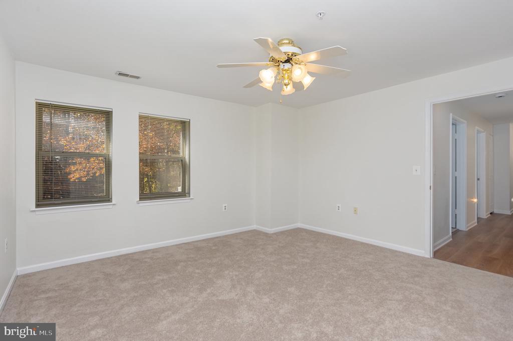 3901 DARLEIGH C