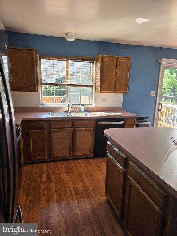 4404 BRONZE WING COURT