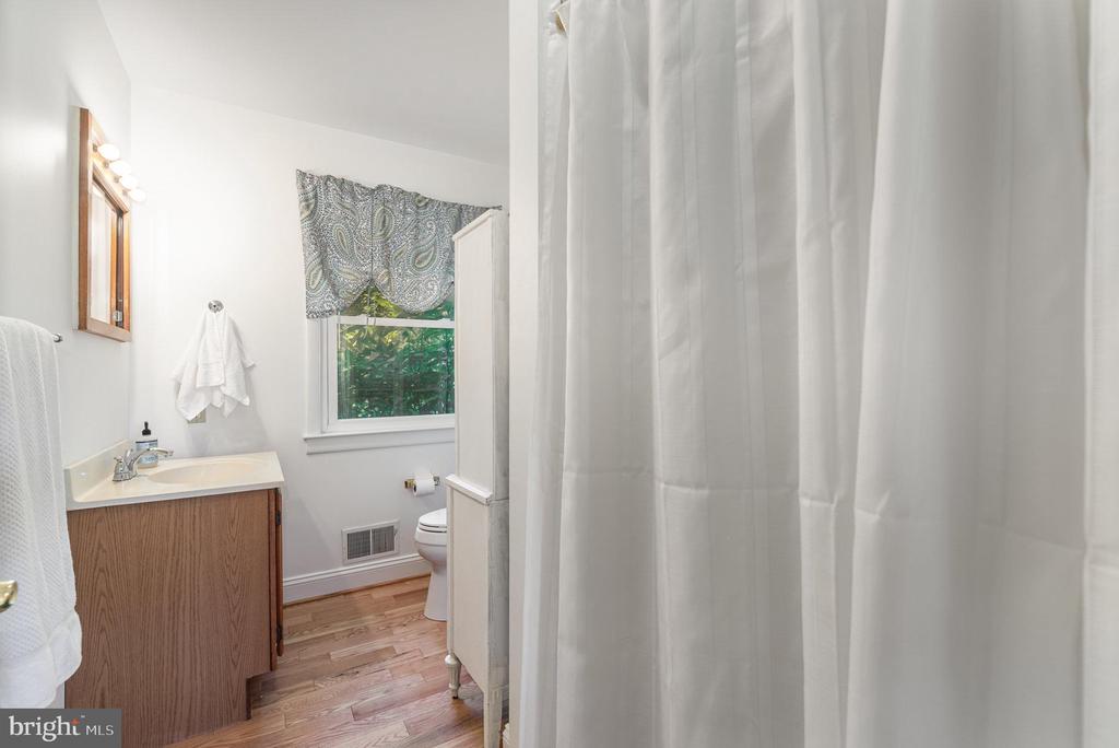 1624 DEEP RUN ROAD