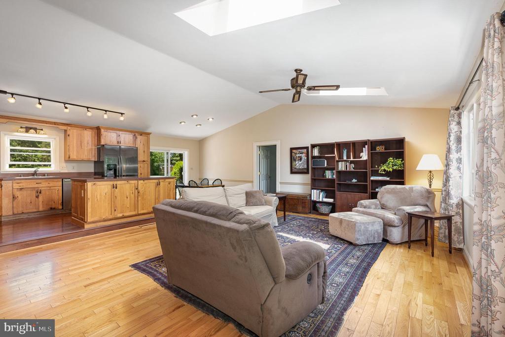 1624 DEEP RUN ROAD