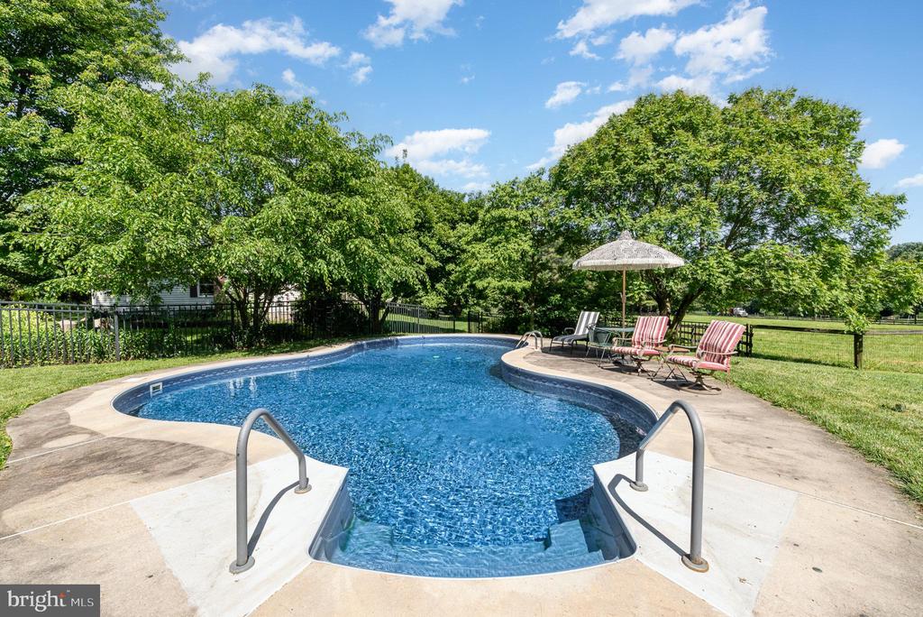 1624 DEEP RUN ROAD