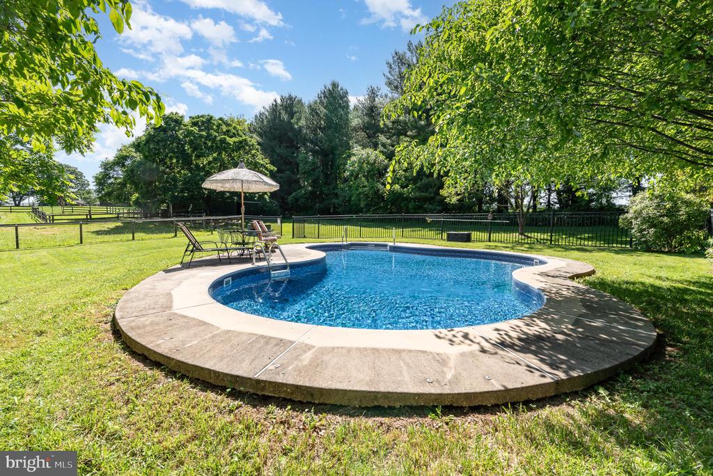 1624 DEEP RUN ROAD