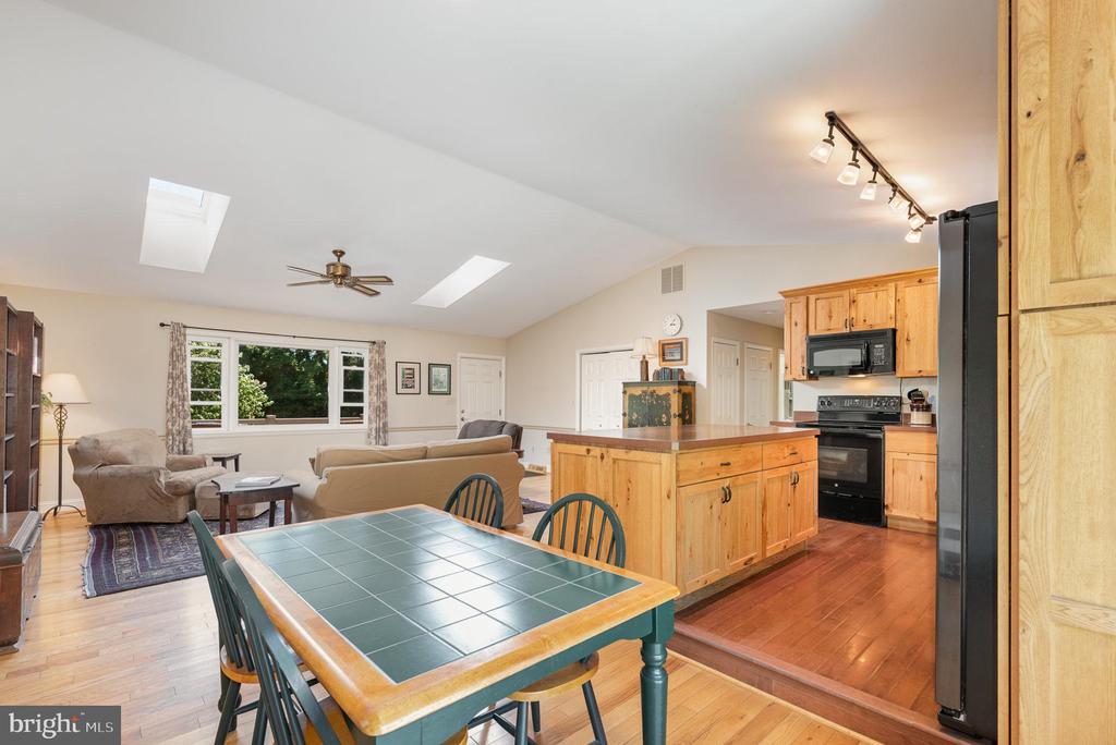 1624 DEEP RUN ROAD