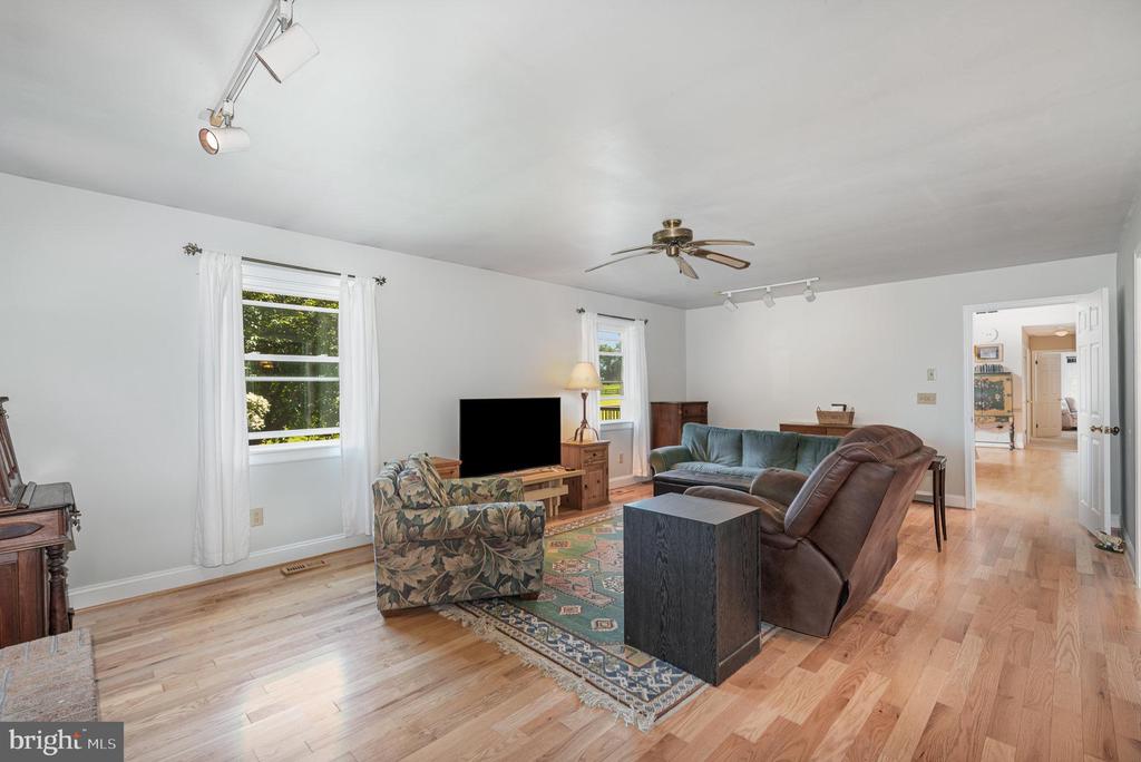 1624 DEEP RUN ROAD