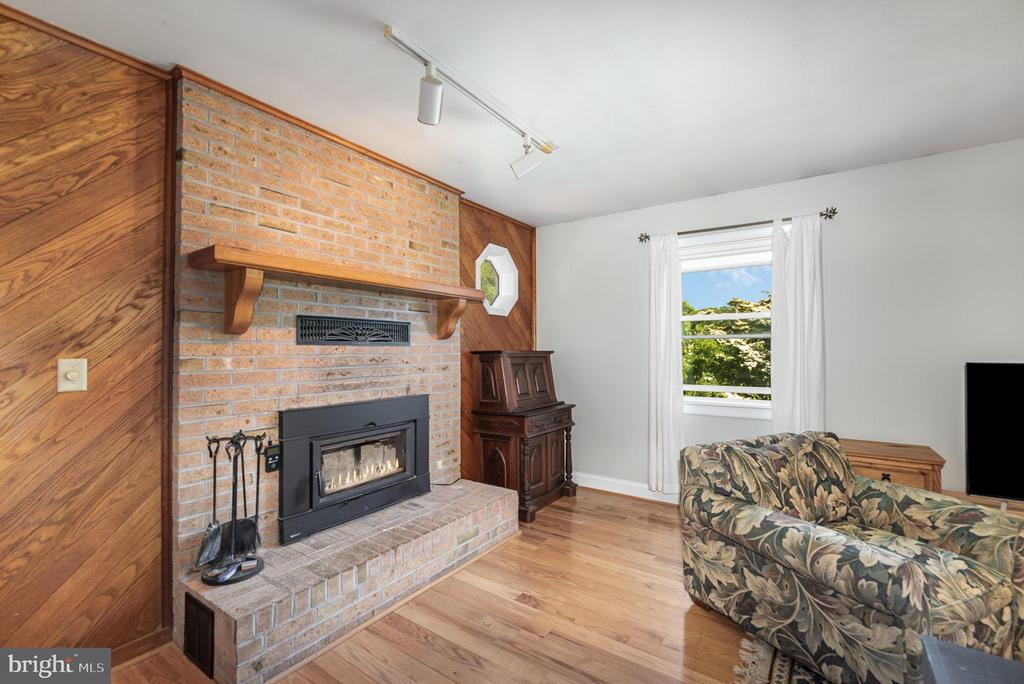 1624 DEEP RUN ROAD