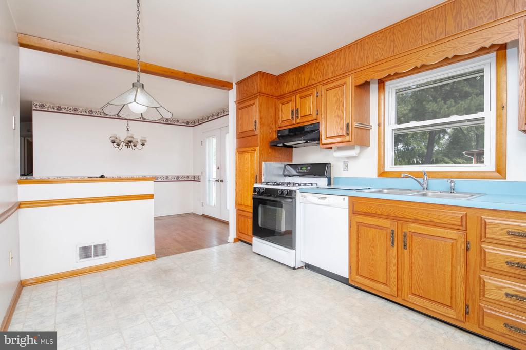 321 S FOUNTAIN GREEN ROAD