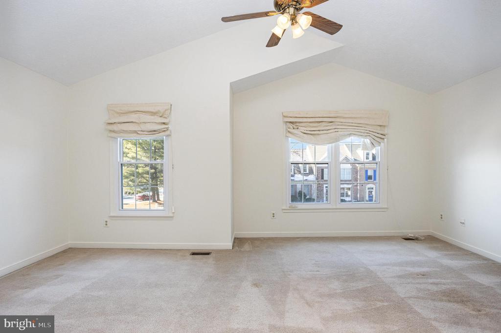 1858 BETH BRIDGE CIRCLE