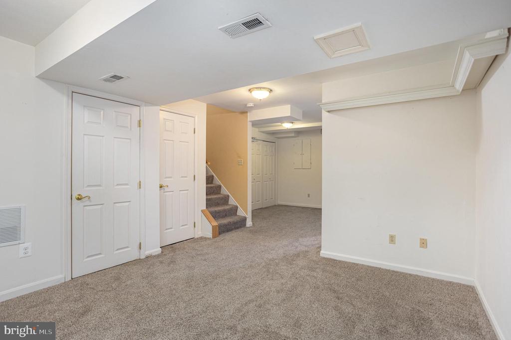 1858 BETH BRIDGE CIRCLE