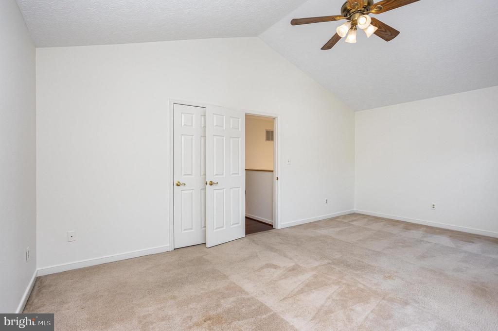 1858 BETH BRIDGE CIRCLE
