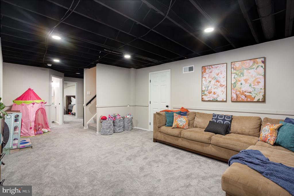 1704 EDWIN DRIVE