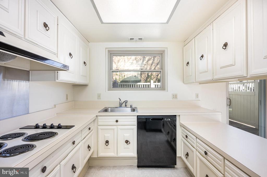3498 CHISWICK COURT 39-D