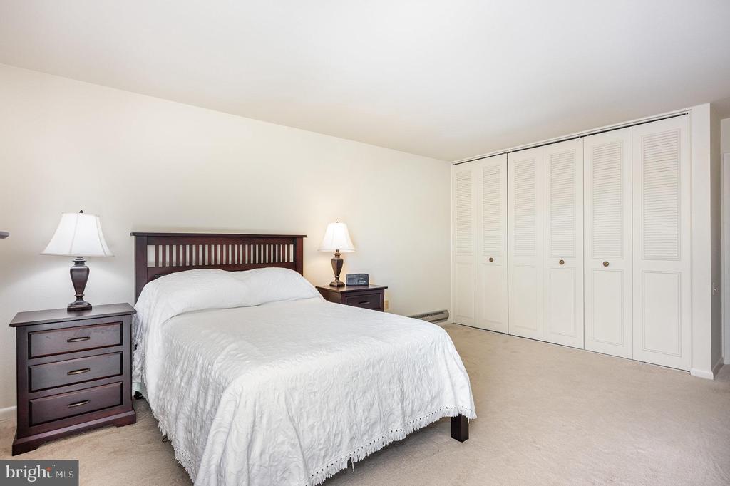 3498 CHISWICK COURT 39-D