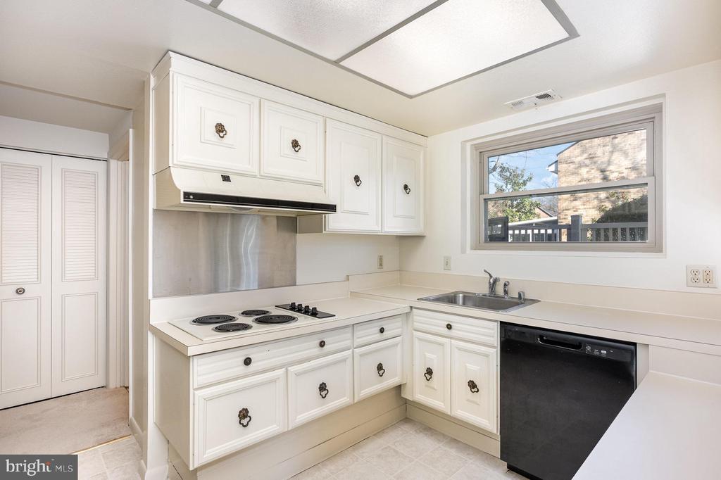 3498 CHISWICK COURT 39-D