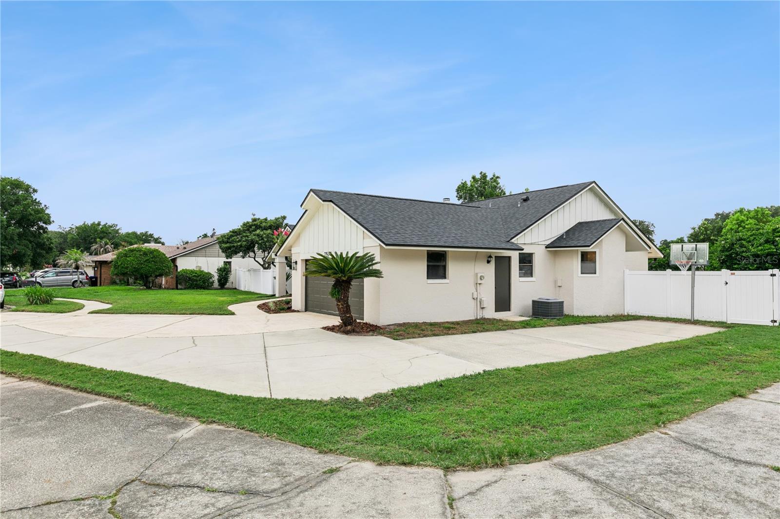 7509 GLENMOOR LN