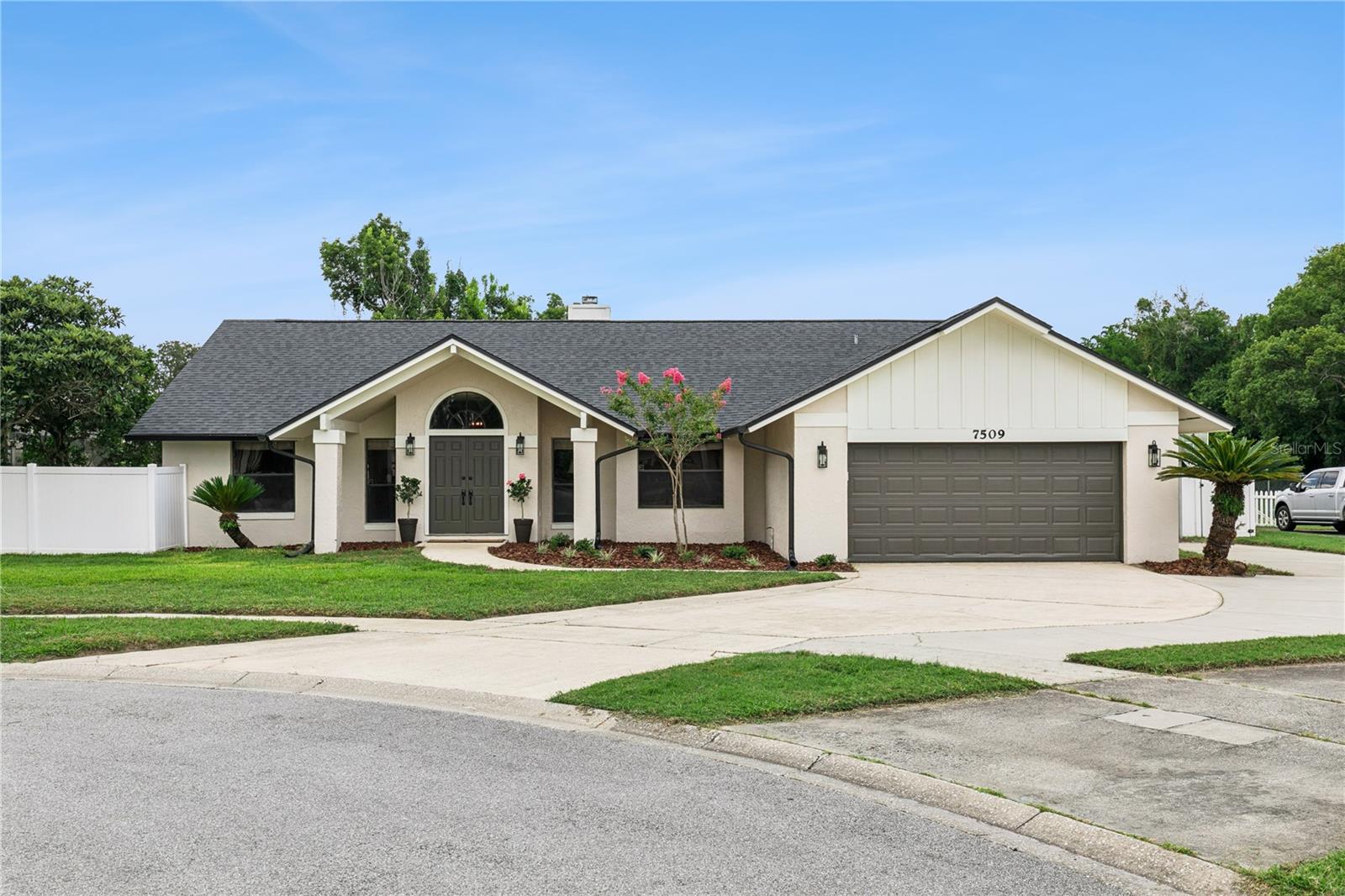 7509 GLENMOOR LN