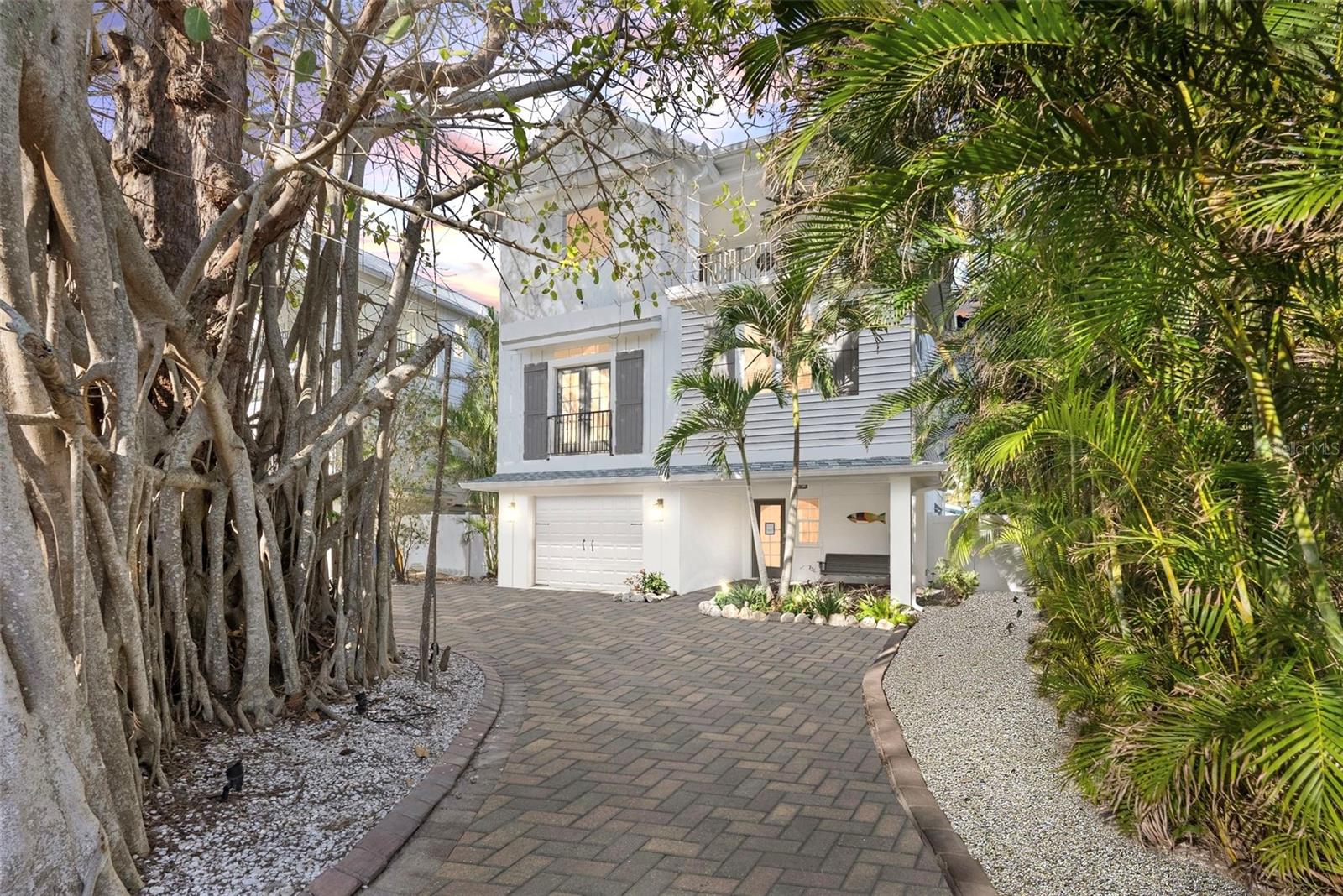 122 WHITE AVE