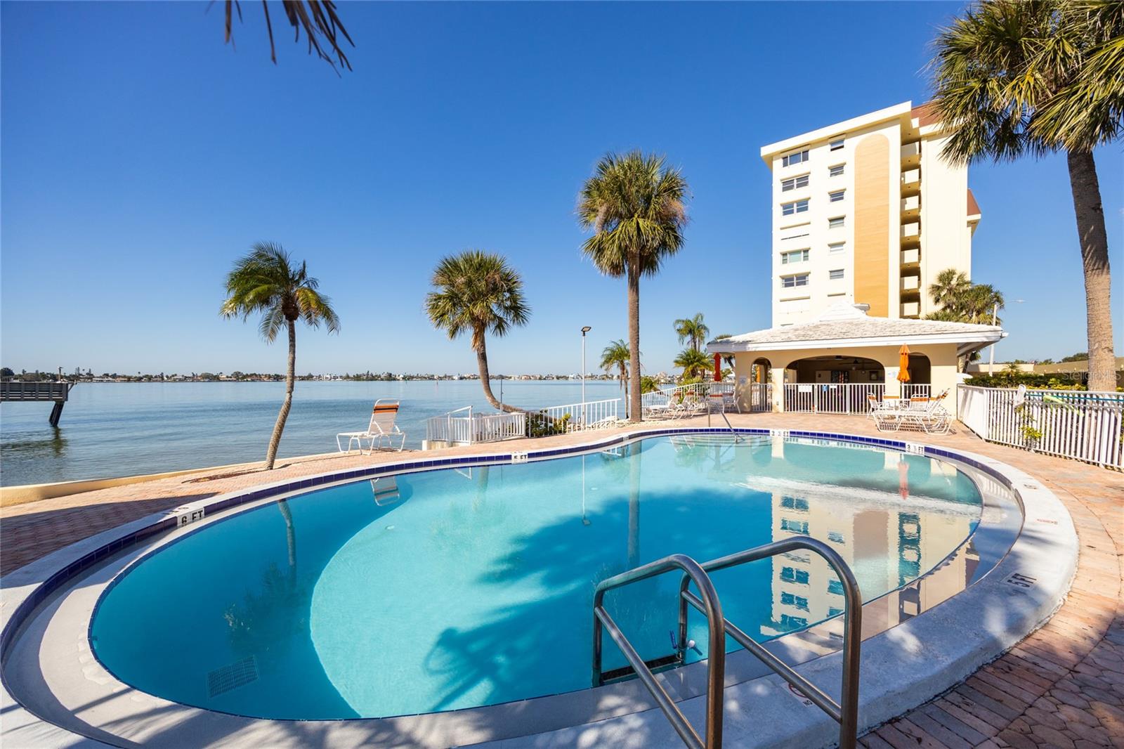 4775 COVE CIR #203