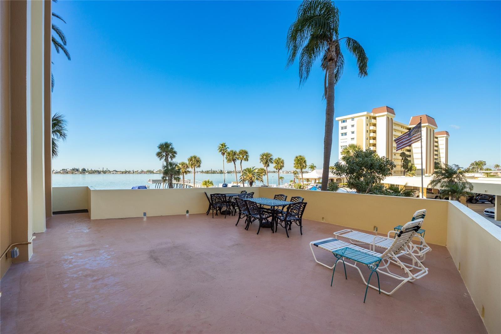 4775 COVE CIR #203