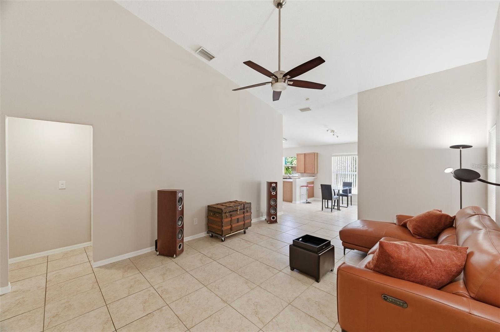 8618 VILLA LARGO DR