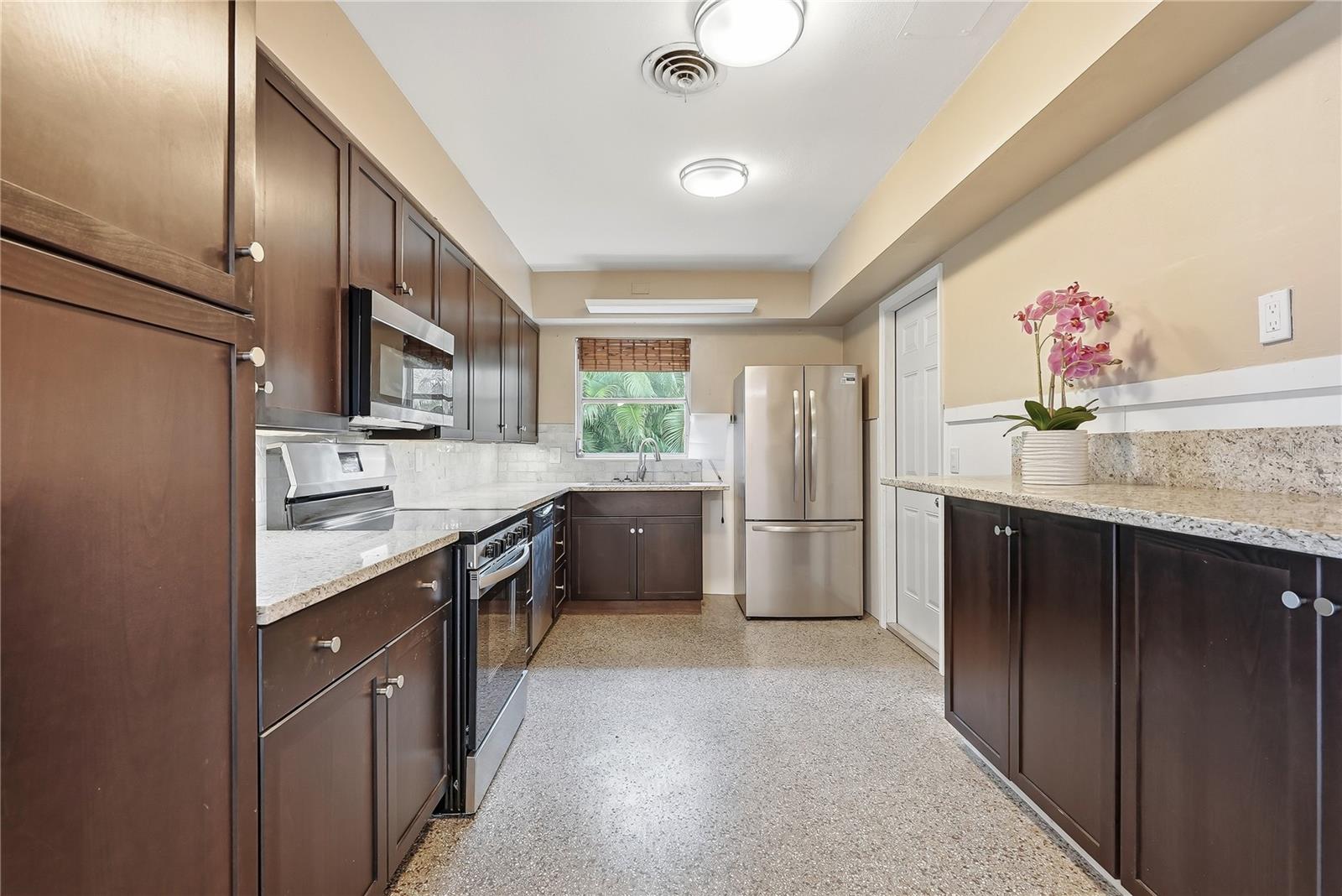 3860 BELLE VISTA E