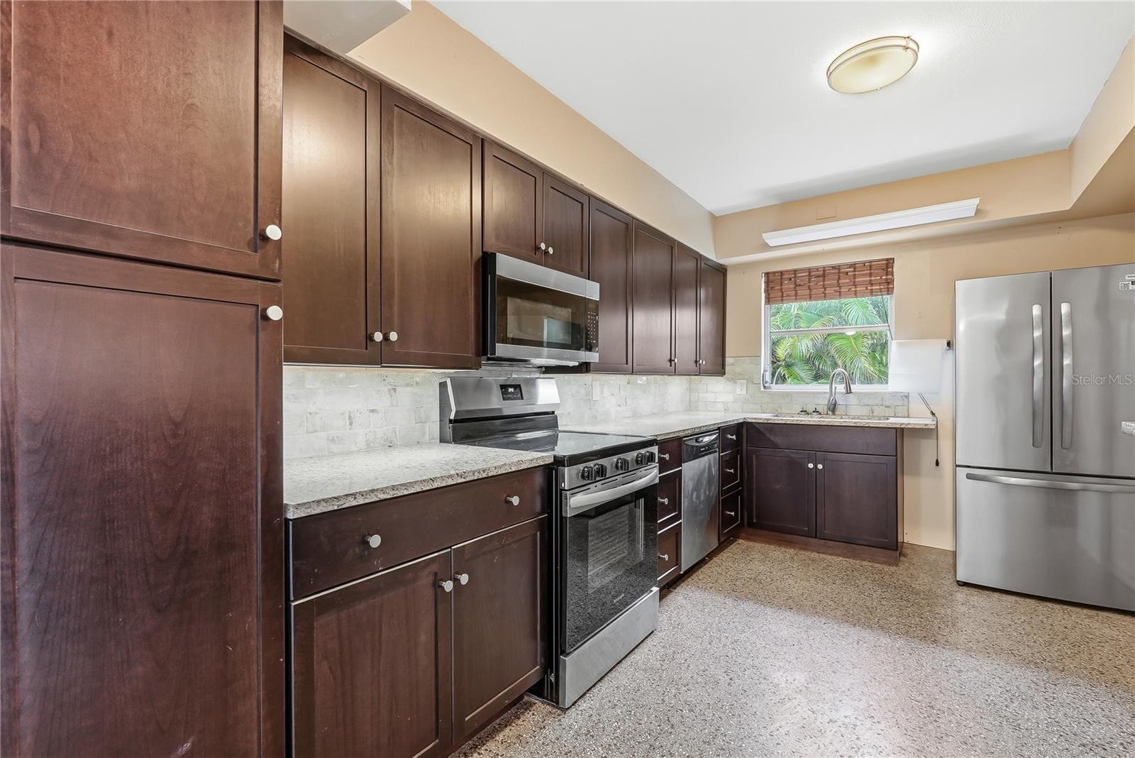 3860 BELLE VISTA E