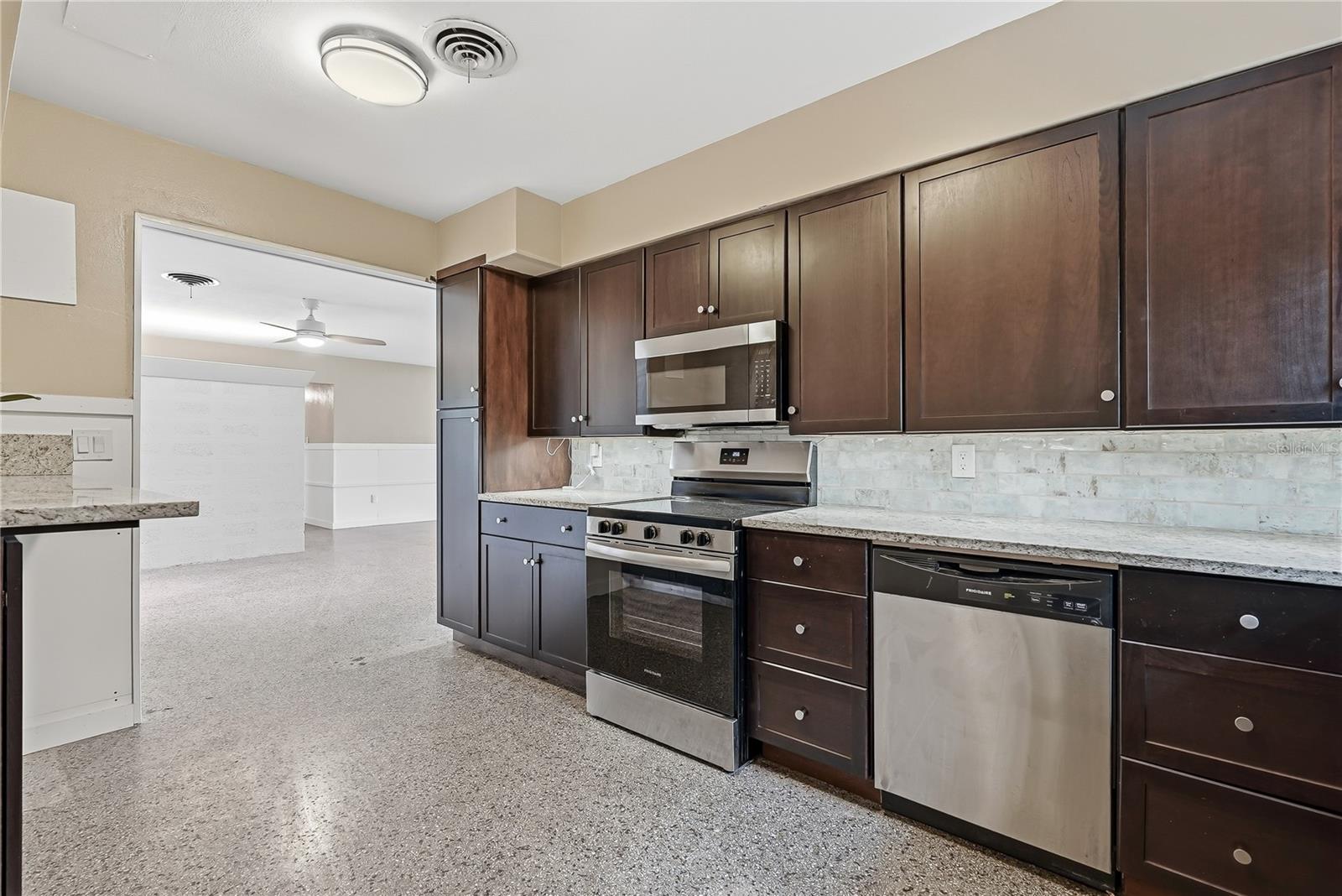 3860 BELLE VISTA E