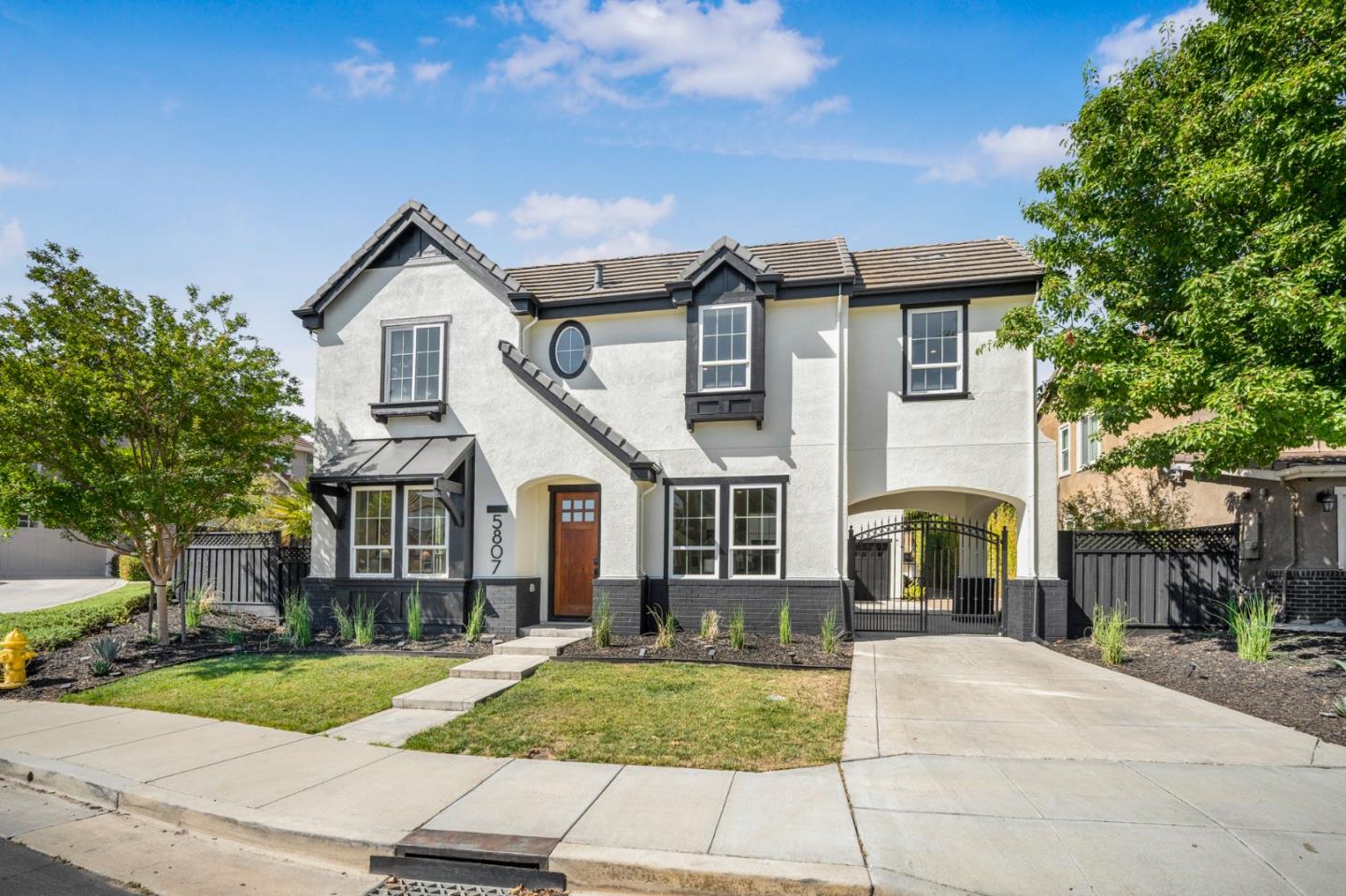 5807 Casita Way