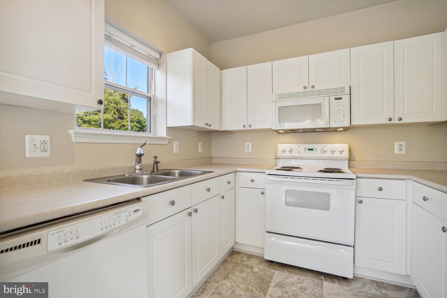 4561 STRUTFIELD LANE 3215