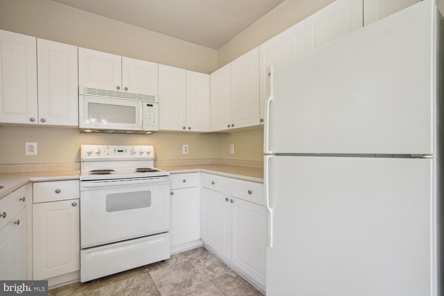 4561 STRUTFIELD LANE 3215