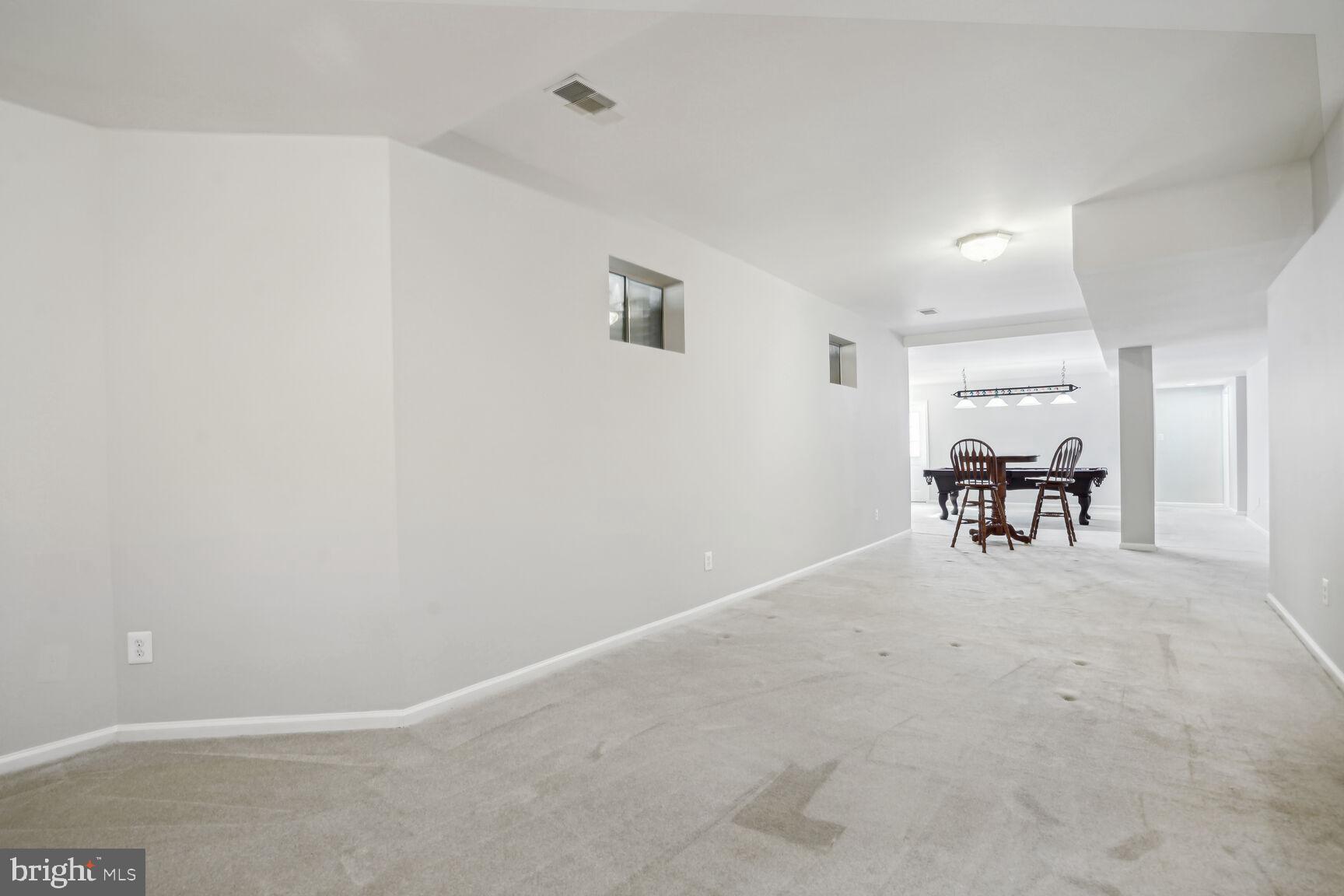 8000 HOLLINGTON PLACE