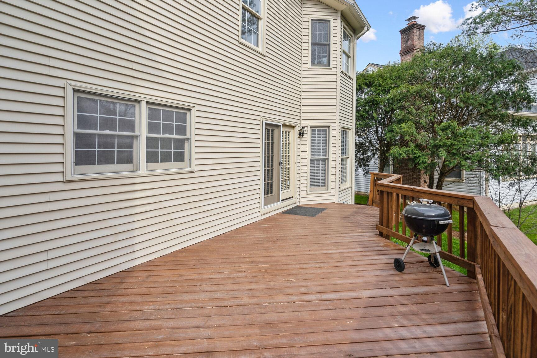 8000 HOLLINGTON PLACE