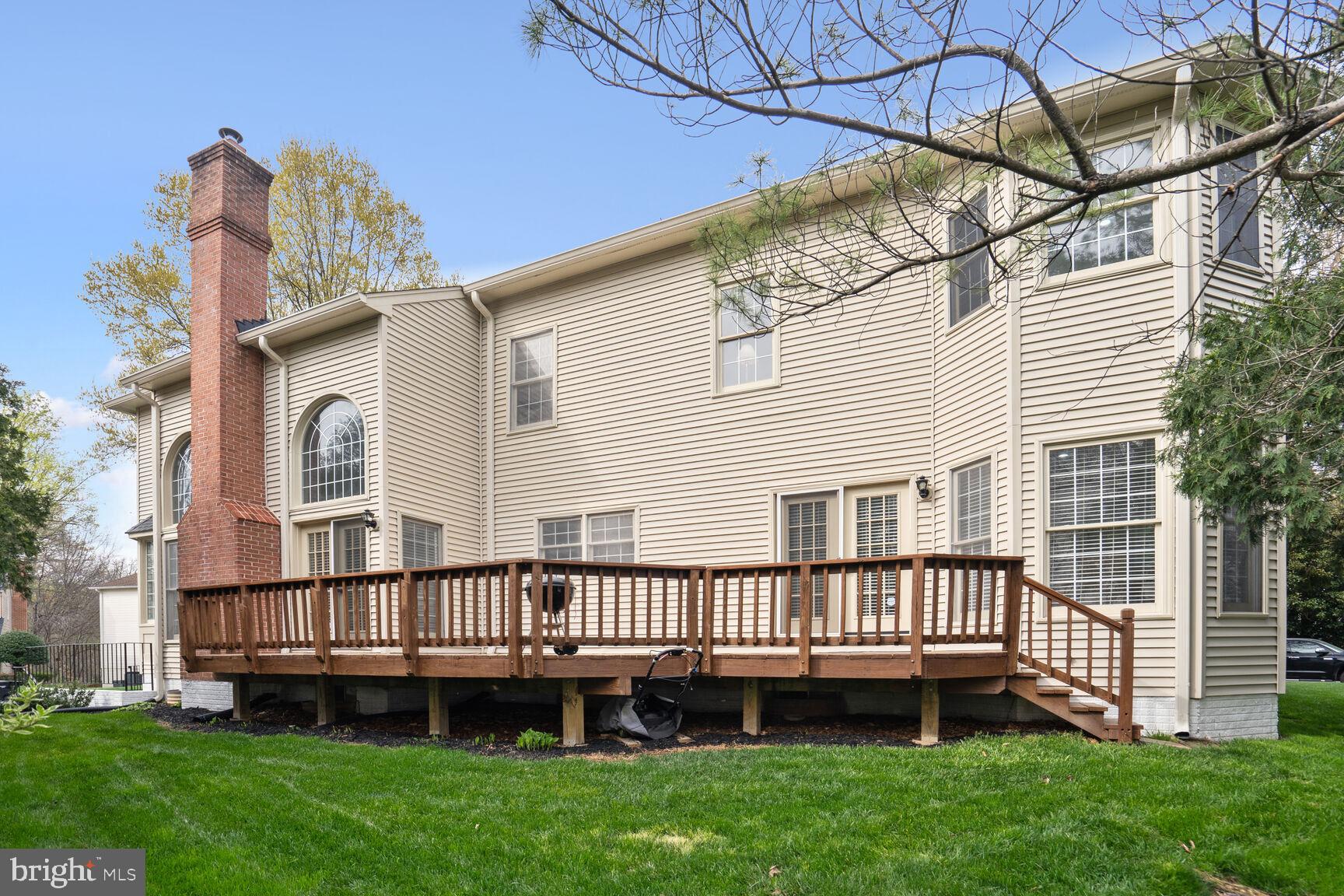 8000 HOLLINGTON PLACE