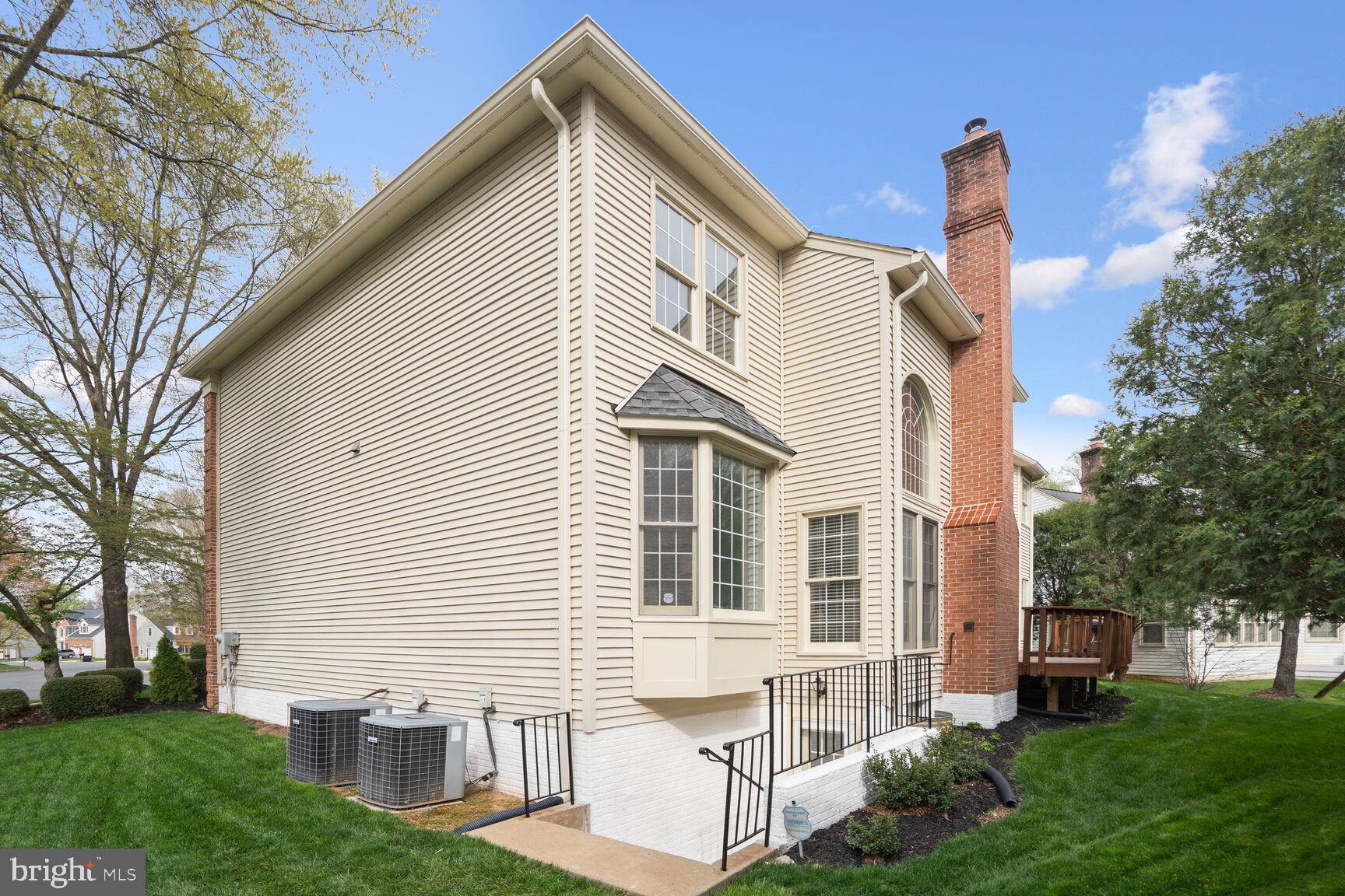 8000 HOLLINGTON PLACE