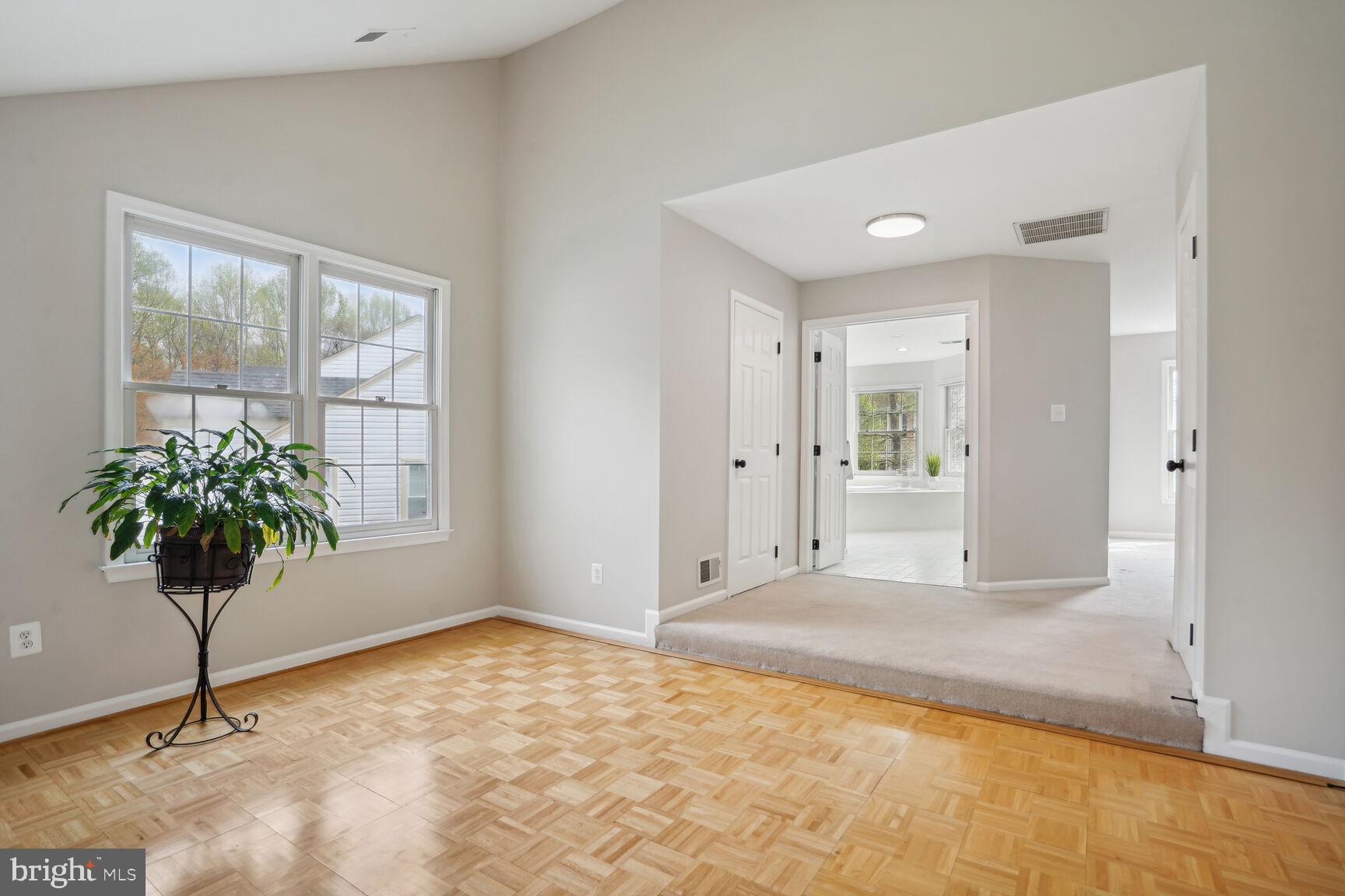 8000 HOLLINGTON PLACE