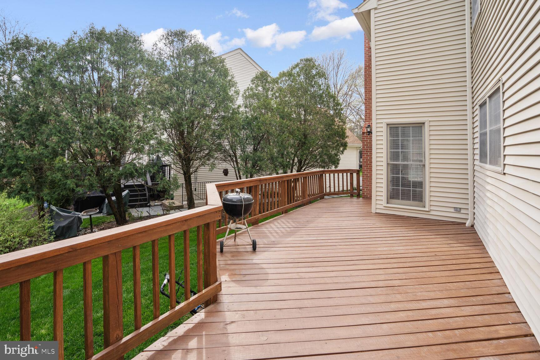 8000 HOLLINGTON PLACE