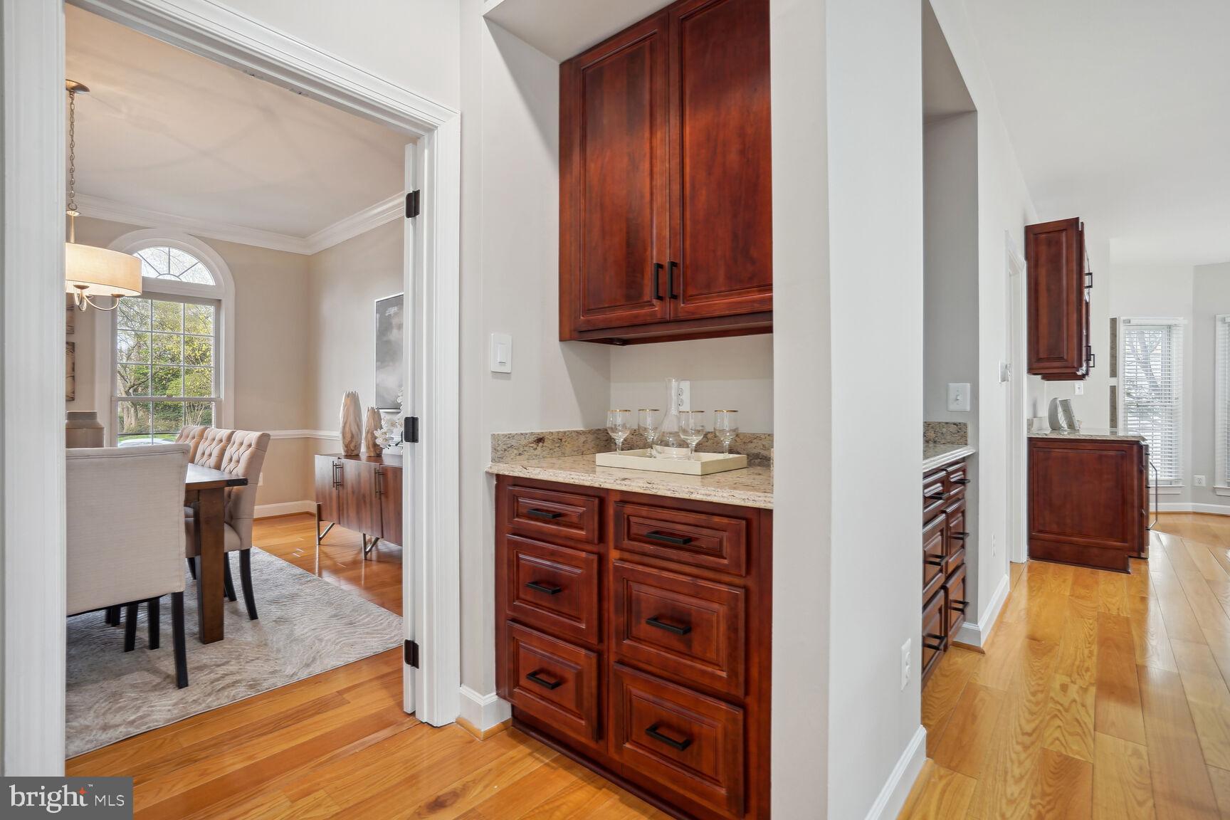 8000 HOLLINGTON PLACE