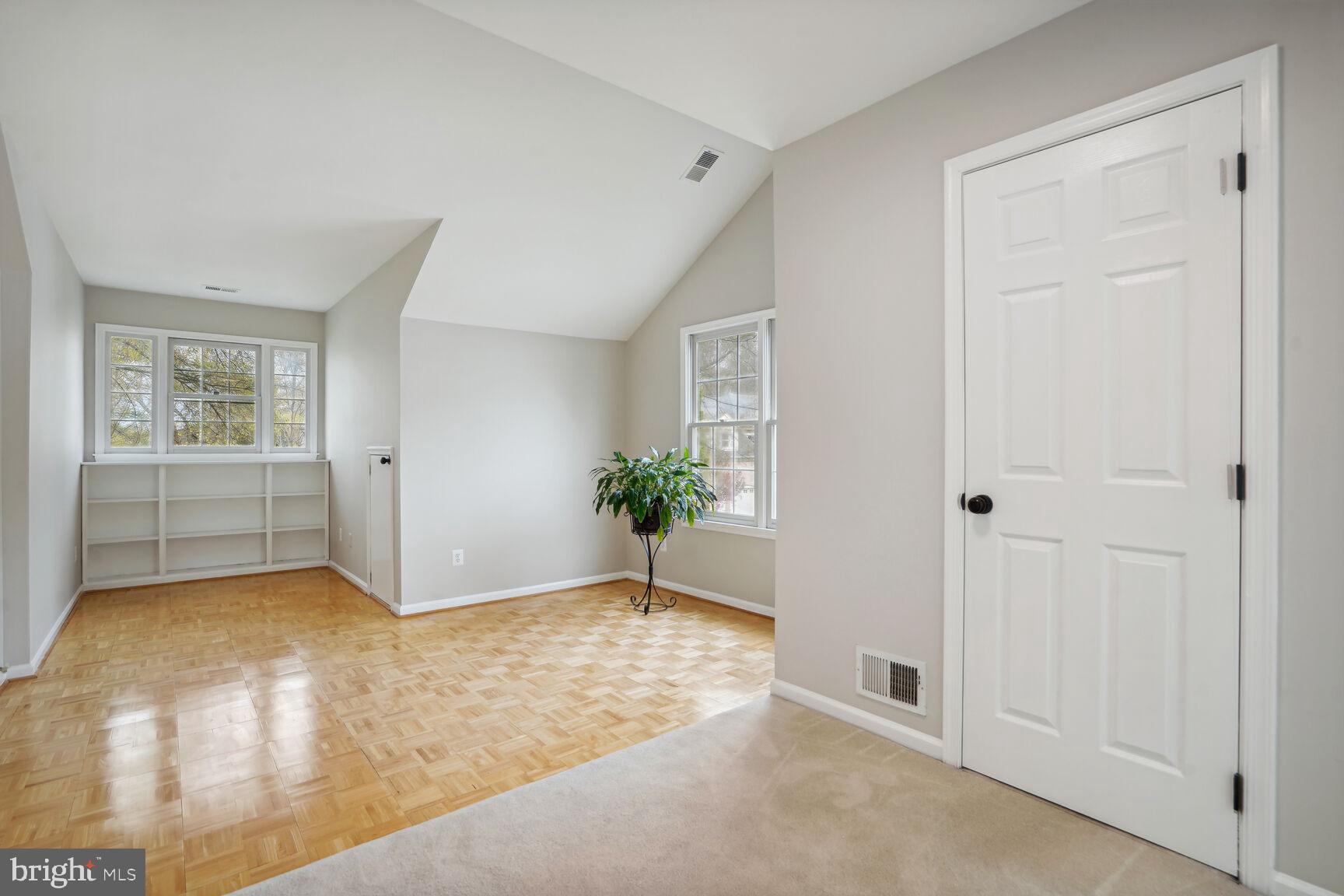 8000 HOLLINGTON PLACE