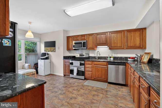 9063 GOLDEN SUNSET LANE