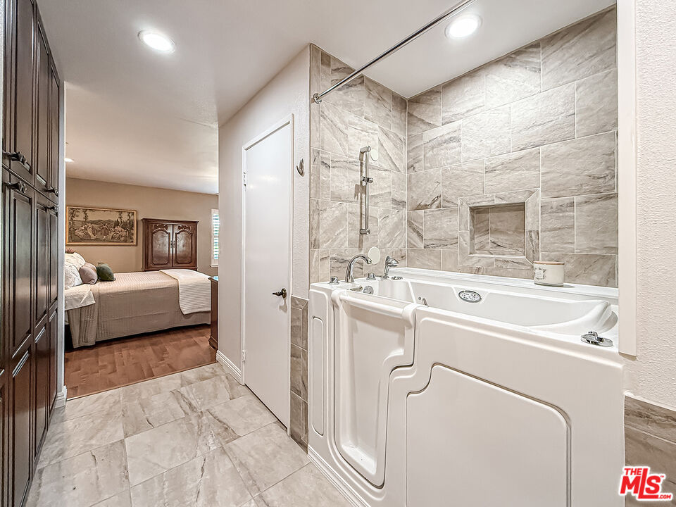 20151 Village 20